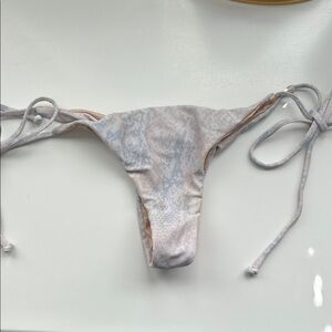 The girl and the water tie bikini bottoms size large